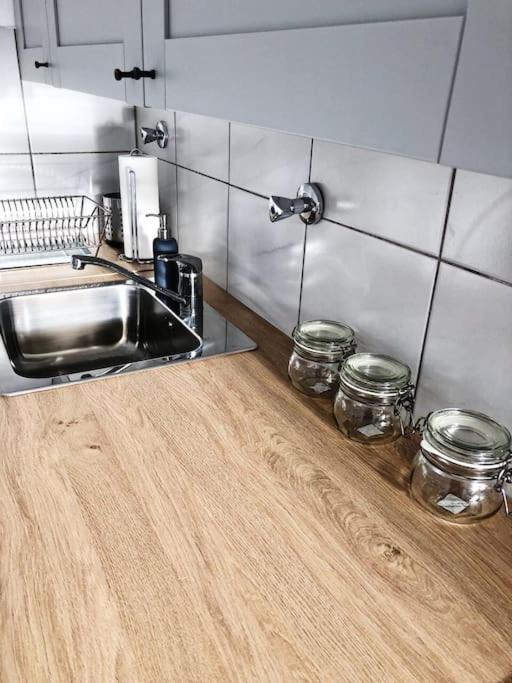 Charmante Gartenwohnung Mit Privatem Grossen Garten Cologne Luaran gambar