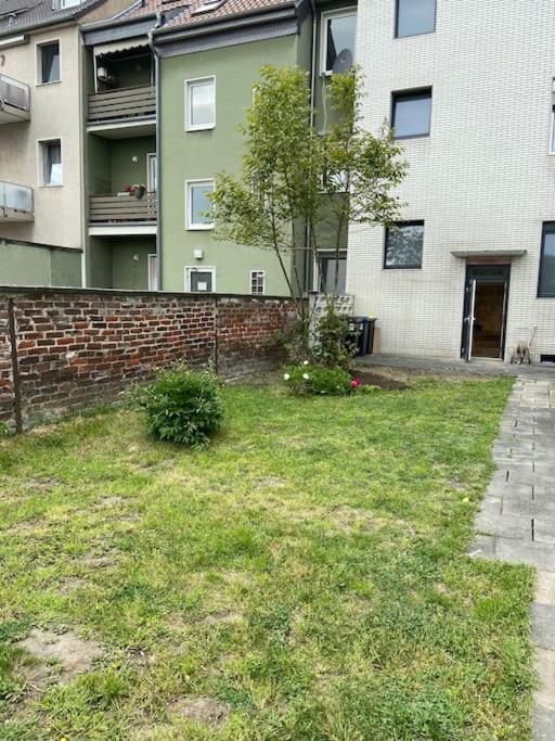 Charmante Gartenwohnung Mit Privatem Grossen Garten Cologne Luaran gambar
